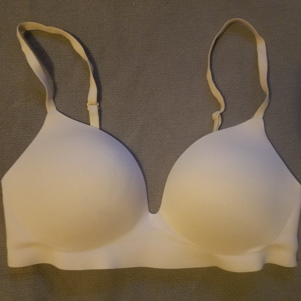 Victoria's Secret incredible padded no wire 34C bra